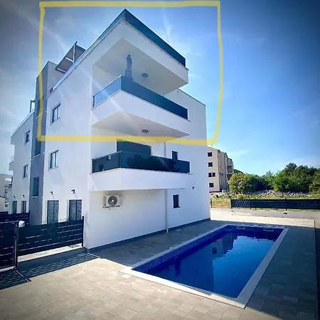 Agnes With 63 M2 Rooftop Terrace, Grill And Pool * Okrug Gornji