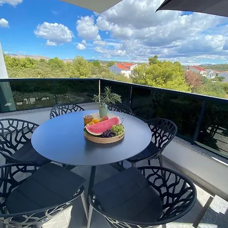 Agnes With 63 M2 Rooftop Terrace, Grill And Pool * Okrug Gornji