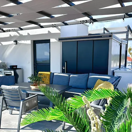 Agnes With 63 M2 Rooftop Terrace, Grill And Pool * Okrug Gornji