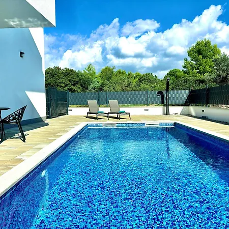 Agnes With 63 M2 Rooftop Terrace, Grill And Pool Okrug Gornji